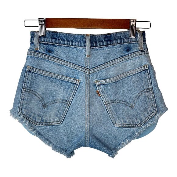 LEVI'S Vintage Daisy Duke High Rise Shorts Size 2 or 26" Waist - Picture 3 of 4